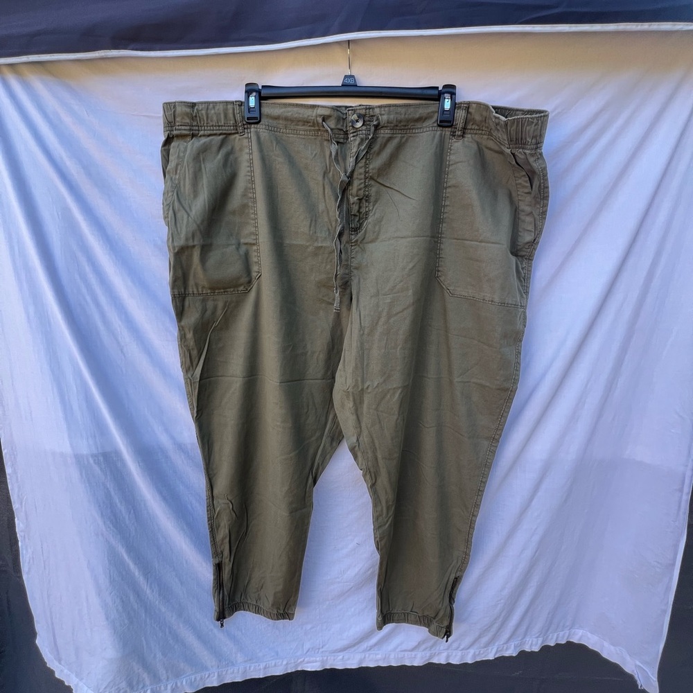 Sonoma Women’s Olive Green Pants with elastic and zippers at bottom Size 4X